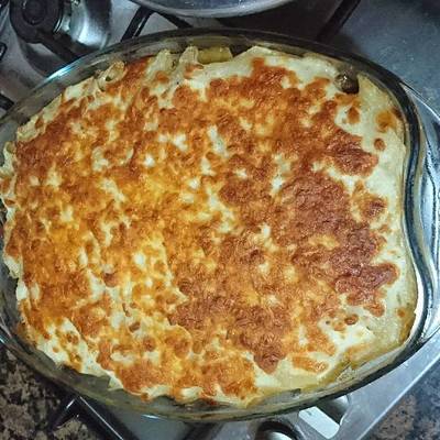  مكرونه بالباذنجان والبشاميل واللحمه المفرومة 