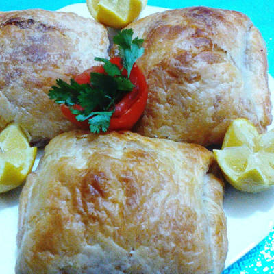  عجينة المسمن بحشوة الدجاج والجبن 