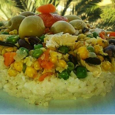  أرز بالبسلة بصدور الدجاج والذرة الصفراء وجزر وزيتون 