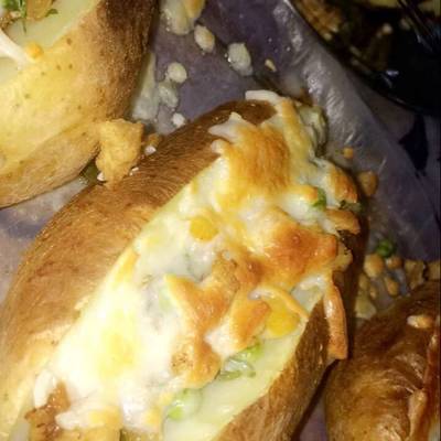  بطاطس محمرة محشوة بالدجاج والخضار سهلة 