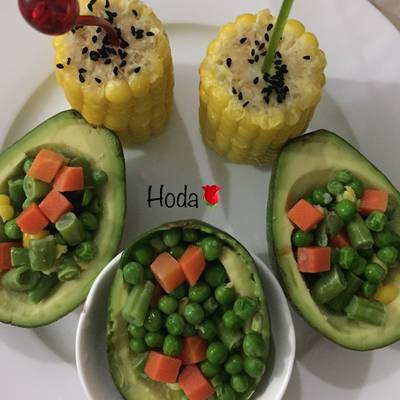  افوكادو بالخضار