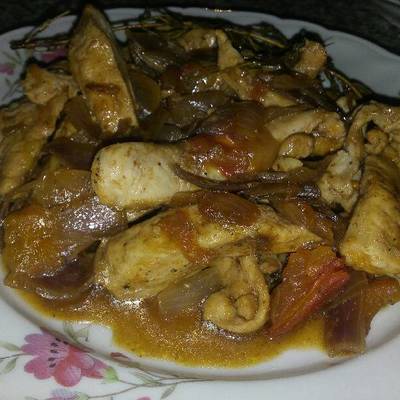  شرائح فيليه (صدور دجاج) بالزعتر والبصل 