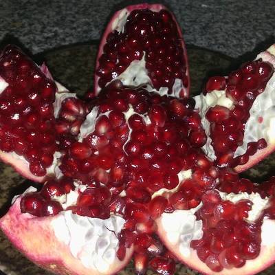  طريقه سهله لتقشير الرُمان 