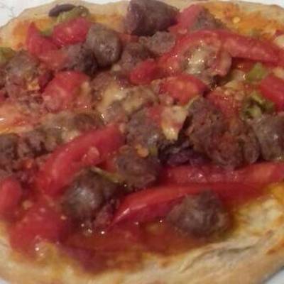  بيتزا بالسجق خفيفه وهشه 