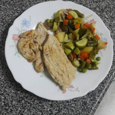  ستيك الدجاج الصحي مع الخضار للرجيم 