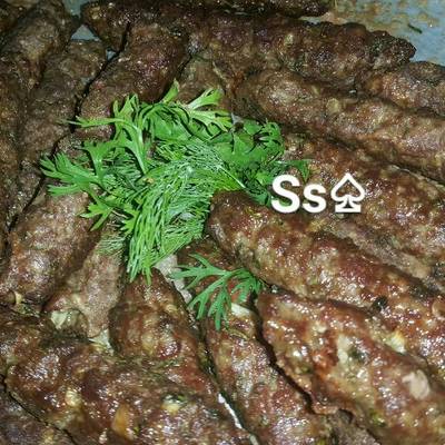  كفتة مشوية مع أرز اصفر وسلطة طحينة