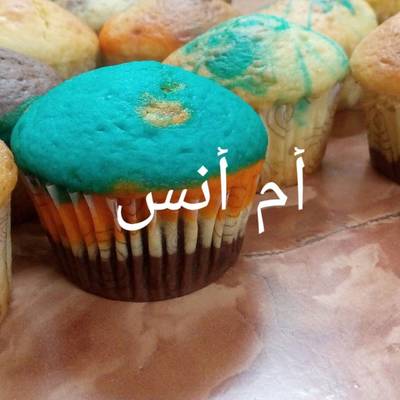  كب كيك بالشيكولاته والألوان 