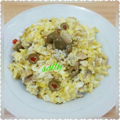  بيض بالمشروم والزيتون 