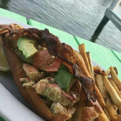  ساندوتش بطاطس بالافوكادو والمايونيز 