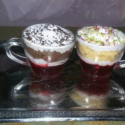  أكواب جيلي وكيك جاهز 