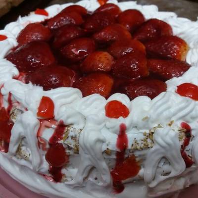  تورته عيد الحب بالفراوله 