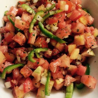  سلطة البندورة والنعنع 