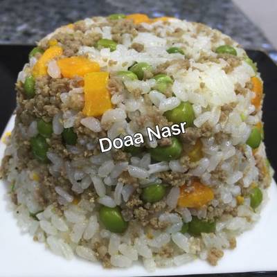  رز بالخضار واللحمة المفرومة 