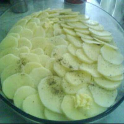  صينية بطاطس بيضاء باللحمه 