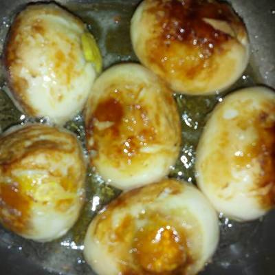  البيض المحمر 