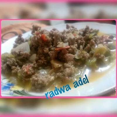  اللحم المفروم بالخضراوات المشكلة 