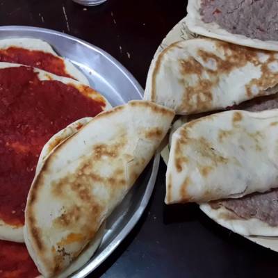  فطائر اللحم بالعجين وفطائر الفليفلة 
