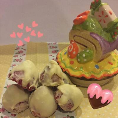  فراوله بالشوكلاته البيضااااء 