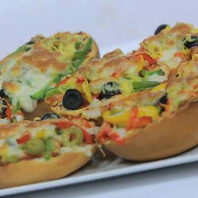  بيتزا بالخبز الكيزر. (خبز البرجر) 