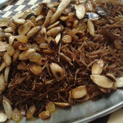  شعريه مفلفله بالقرفه والمكسرات 