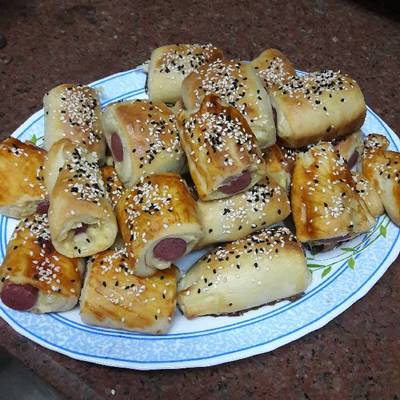  معجنات بالسوسيس والكاتشب 