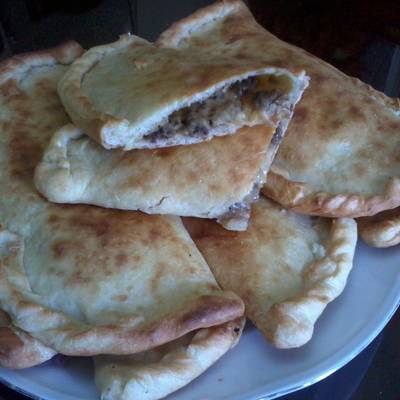  حواوشى اسكندرانى بحشوة اللحم و الجبن الرومى 